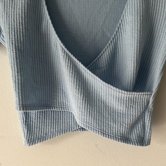 Short sleeve baby blue cropped t-shirt - Picture 4 of 5
